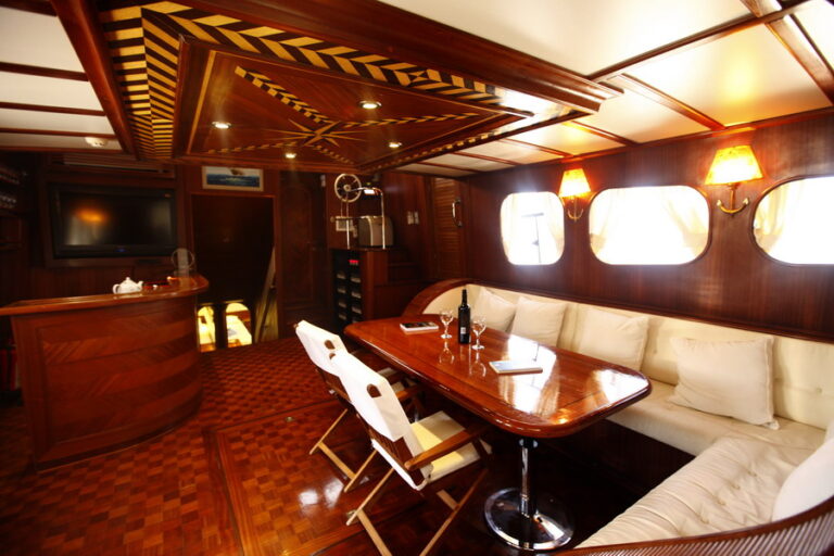 Gulet Esma Sultan II -  Salon Dining