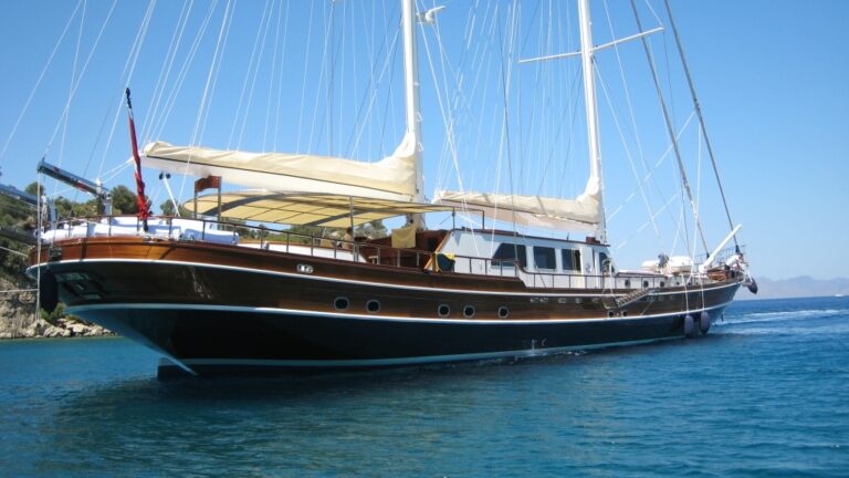 Gulet KAYA GUNERI V -  Aft View