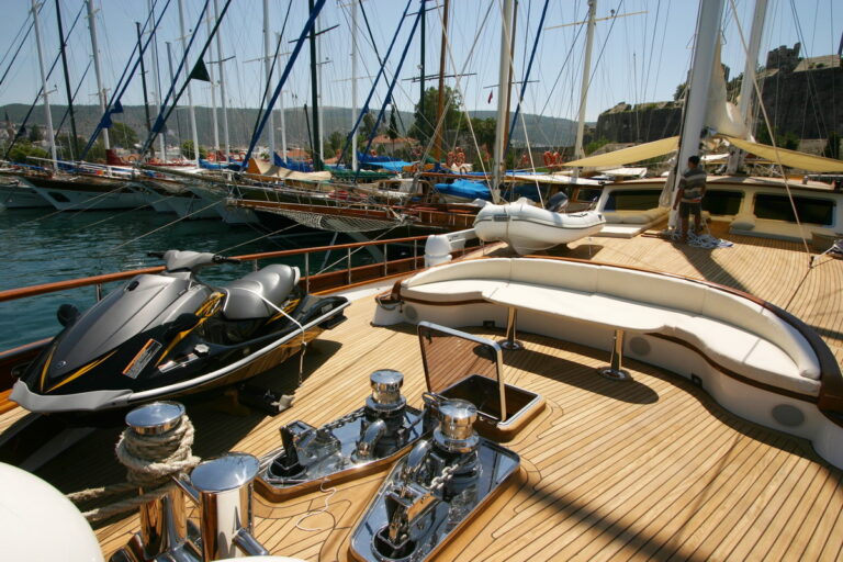 Gulet KAYA GUNERI V -  Foredeck