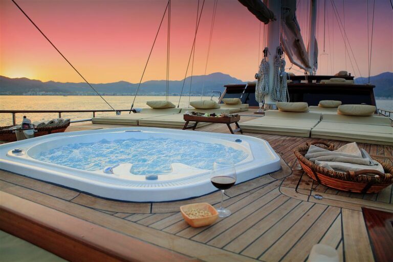 Gulet MEZCAL 2 - On Deck Spa Pool