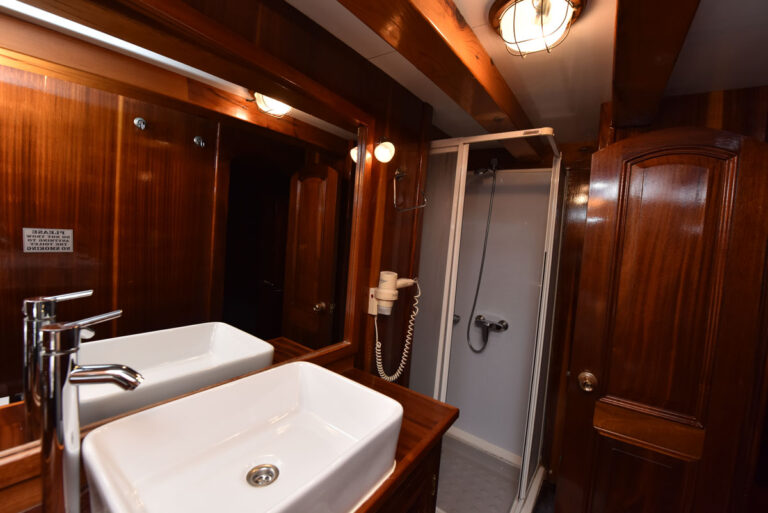 Gulet Perla Bath