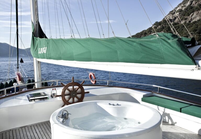 Gulet S DOGU -  Sundeck Spa Pool