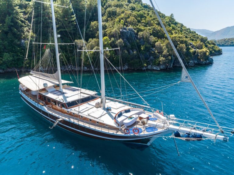 Gulet S NUR TAYLAN - Anchored