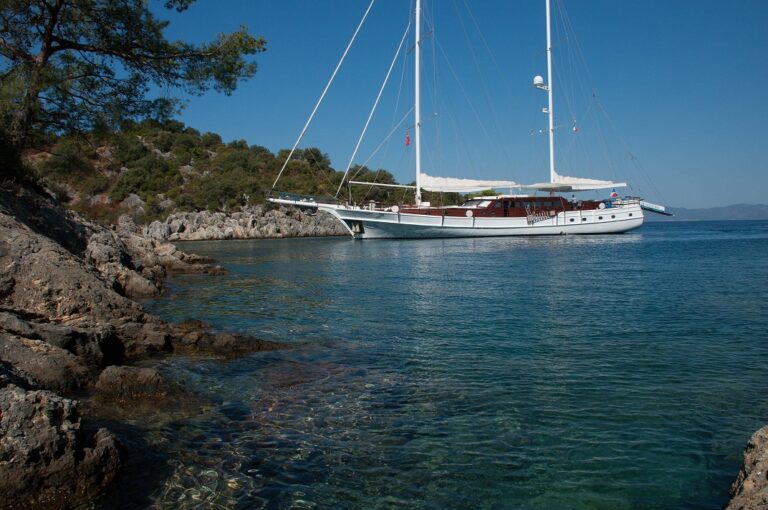 Gulet SMILE - Anchored