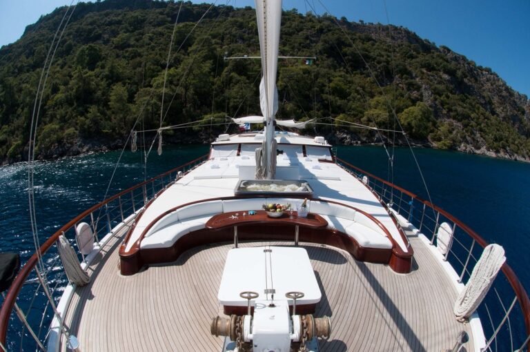 Gulet SMILE - Foredeck