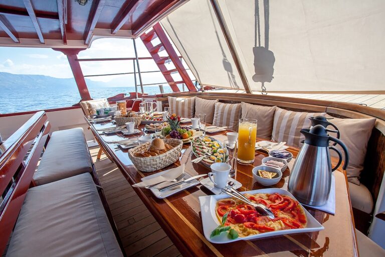 Gulet Sailing Yacht ROMANCA Aft Dining