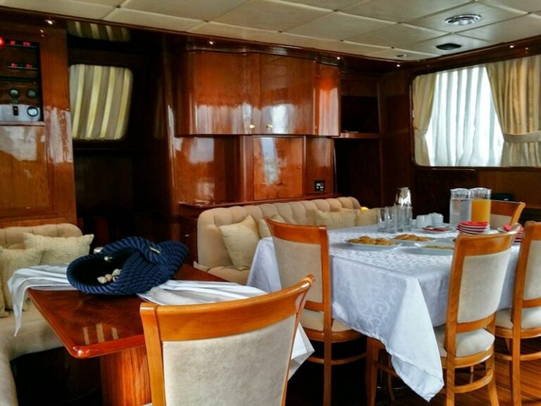 Gulet TROIA - Formal Dining