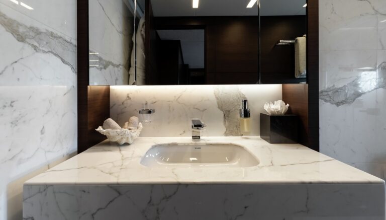 Gulf Craft Yacht ALTAVITA - Bath Detail