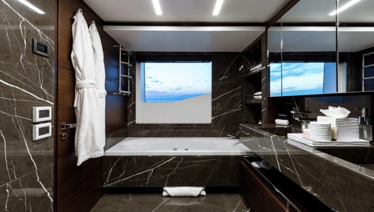 Gulf Craft Yacht ALTAVITA - Ensuite 2
