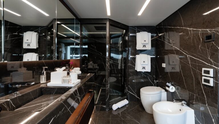 Gulf Craft Yacht ALTAVITA - Ensuite 3