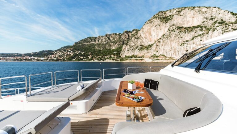 Gulf Craft Yacht ALTAVITA - Foredeck