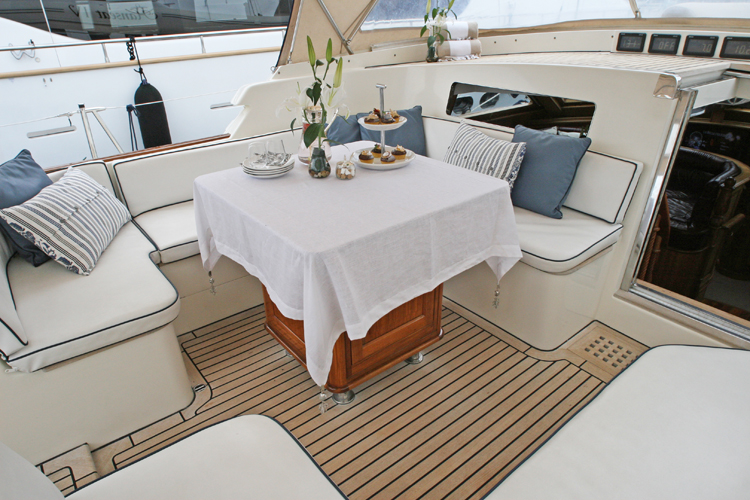 HANSEAT IV -  Cockpit Dining