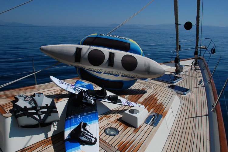 HANSEAT IV -   Watertoys on foredeck