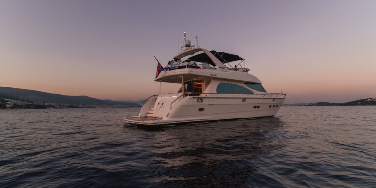 Luxury Yacht HAPPY 3