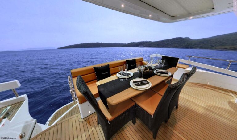 HARVEST MOON - Aft Deck Dining