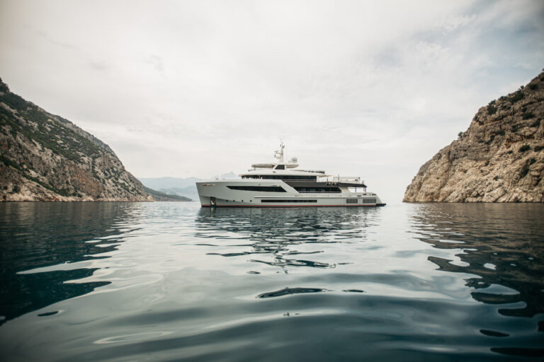 HEEUS Superyacht