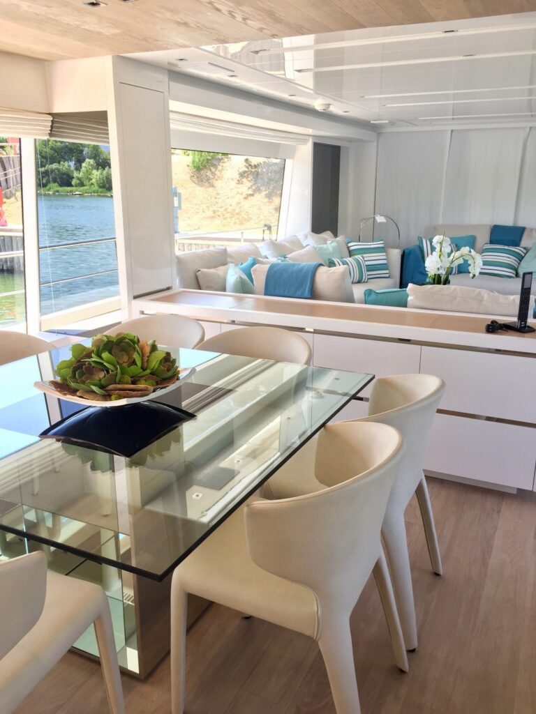 Dining And Salon