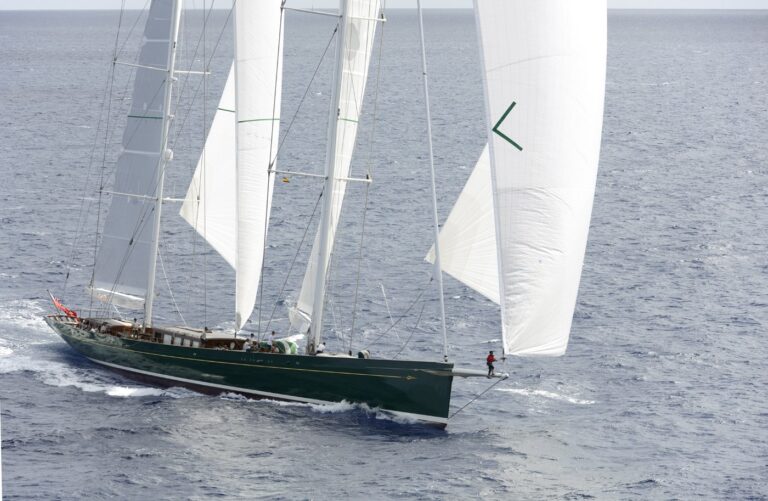 Charter yacht Hetairos