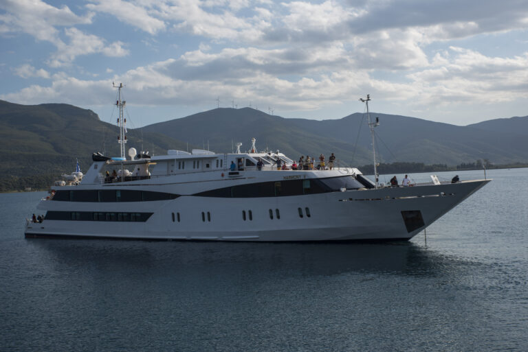 Harmony V Starboard Profile