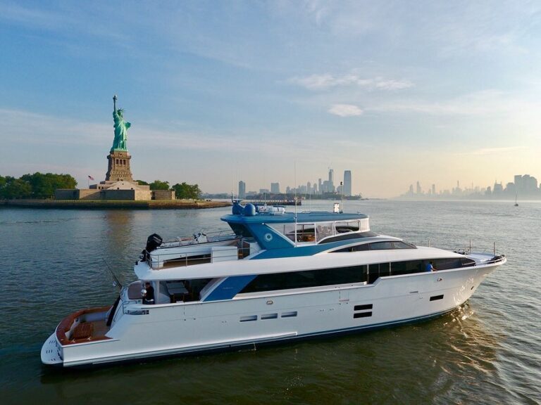 Hatteras Motor Yacht OPTIMUS