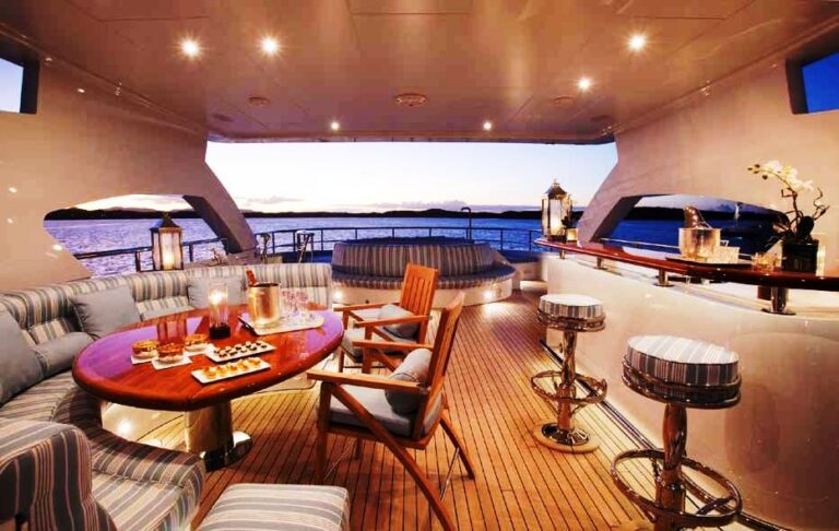 Heesen Motor yacht BLIND DATE Sundeck