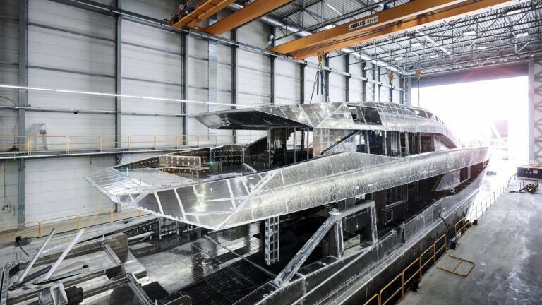 Heesen Yacht IRISHA Under Construction