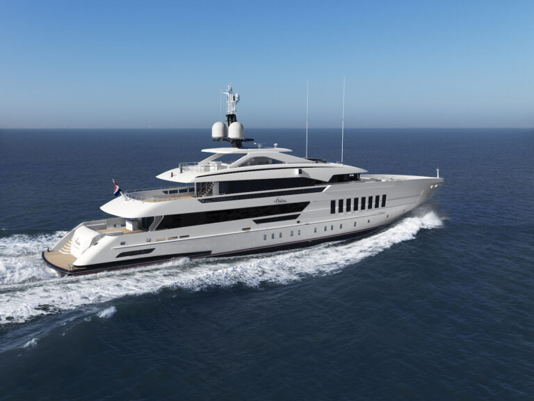 Heesen Yacht VIDA Cruising