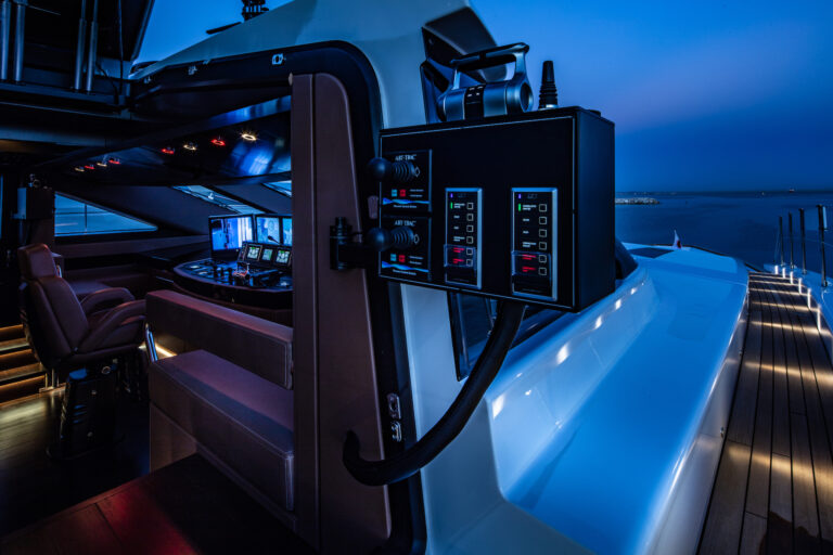 Helm Station