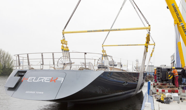 Heureka Yacht - aft view