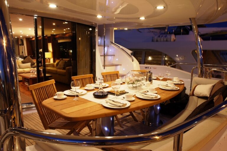 Honey Bear - The Aft Deck Alfresco Dining