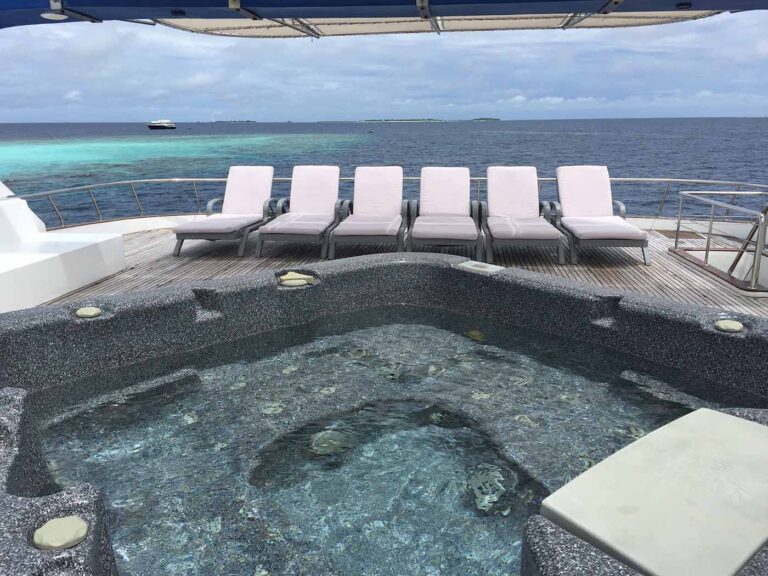 Charter yacht HONORS LEGACY