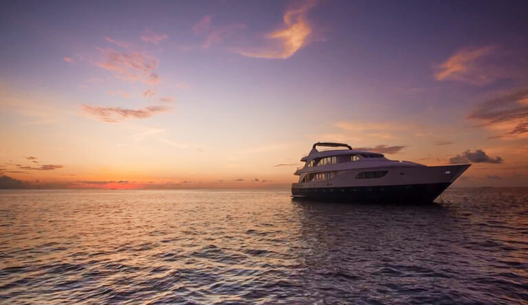 Charter yacht HONORS LEGACY