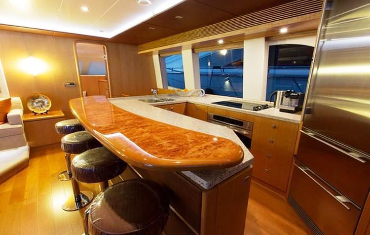 Horizon PC 60 SEA BOSS -  Galley and Bar