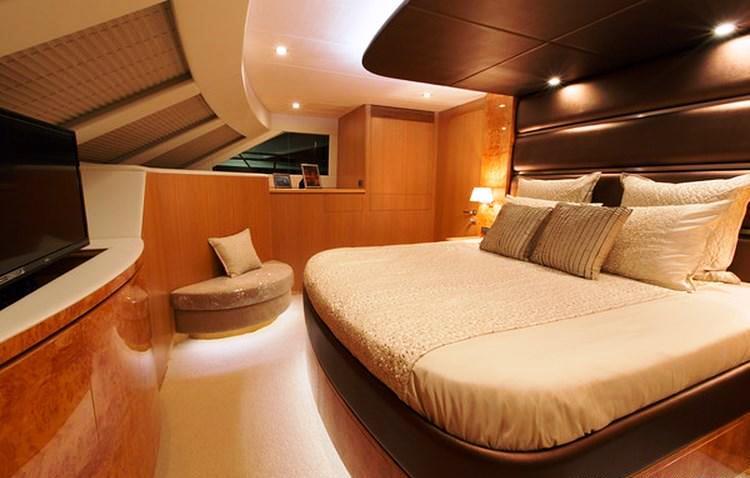 Horizon PC 60 SEA BOSS -  Master Cabin