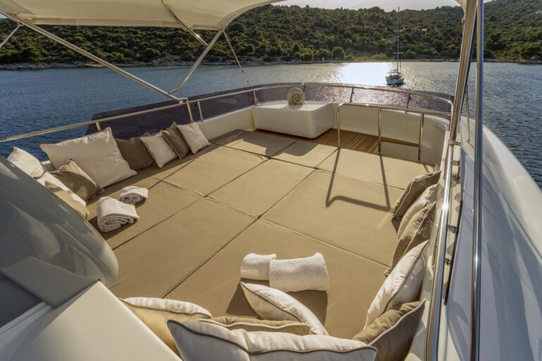 Charter yacht SEVENTH SENSE