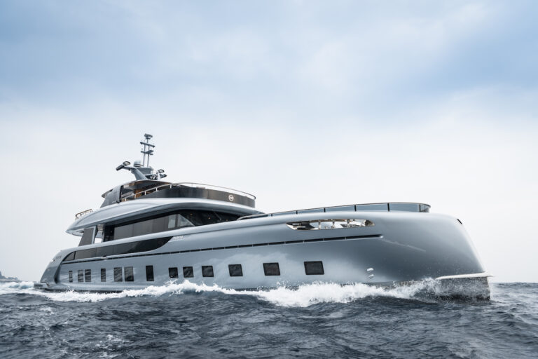 Hybrid Motor Yacht Dynamiq GTT 115