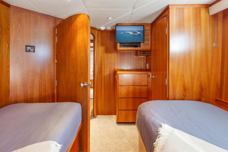 Twin suite