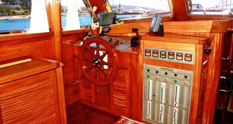 IL FRATELLO - Interior helm