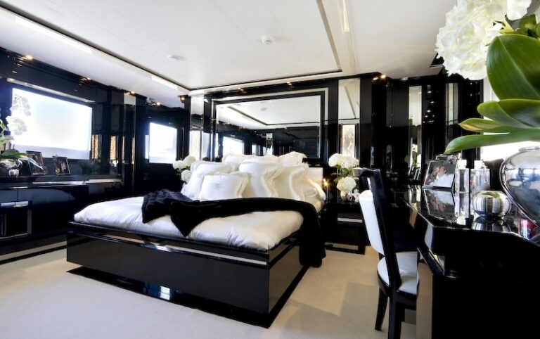 ILLUSION 120 - The Master Cabin
