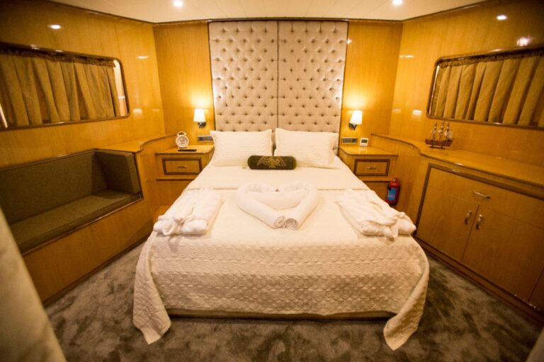Double guest cabin