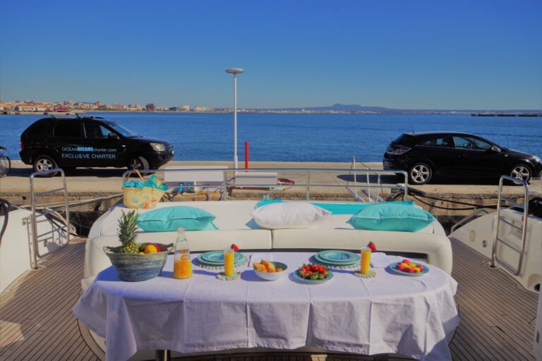 Alfresco dining on the aft deck