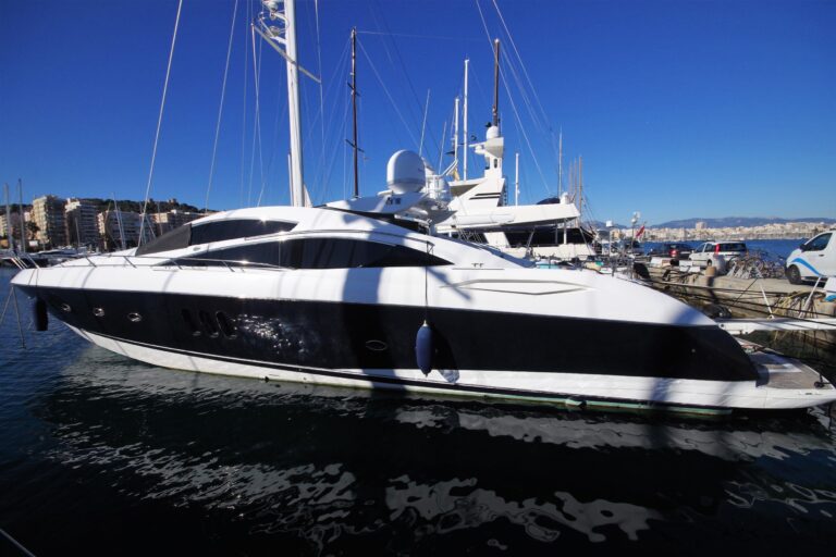 Sunseeker yacht FROGGY - Docked