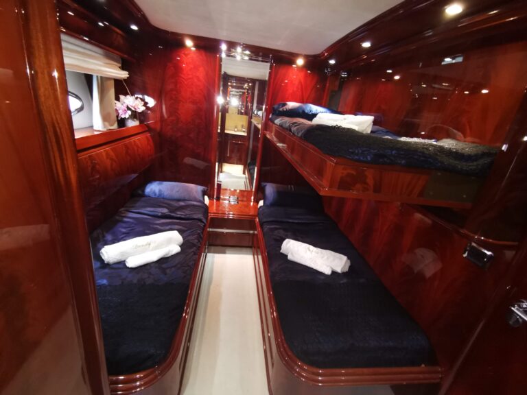 Twin cabin with Pullman down
