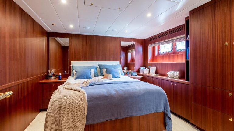 Double cabin