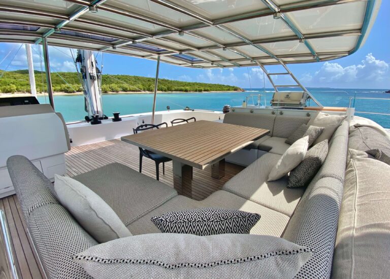Upper deck dining