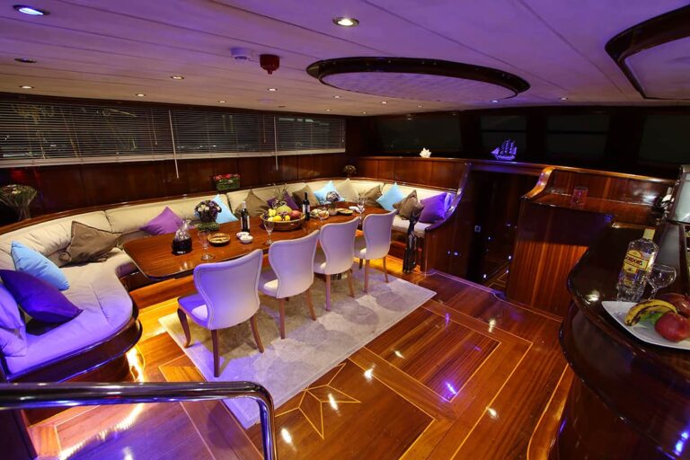Salon with dining