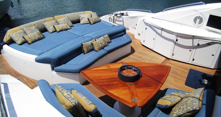 IMPULSIVE TOO - Aft Deck