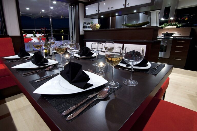 IN THE WIND - Dining