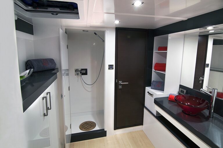 IN THE WIND - Master Bathroom