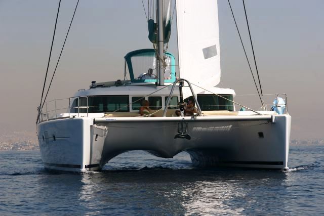 INFINITY Lagoon 500 At sea